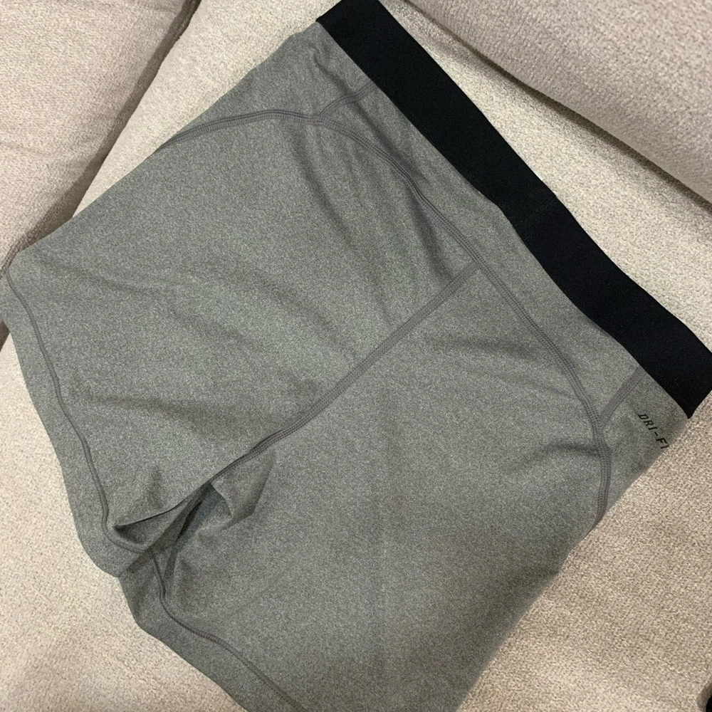 Nike Pro Shorts sz L - Picture 2 of 3
